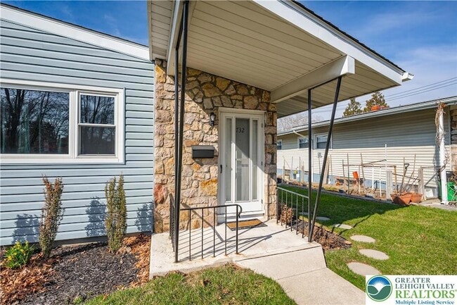 Building Photo - 732 N St Lucas St