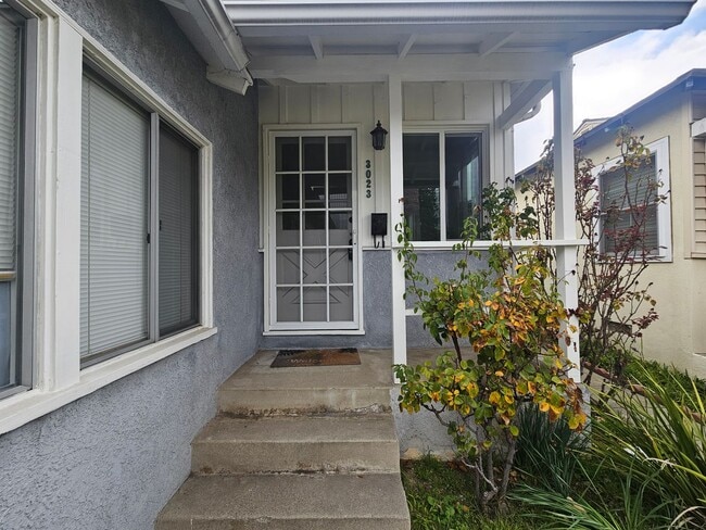 Building Photo - 3023-3025 Community Ave
