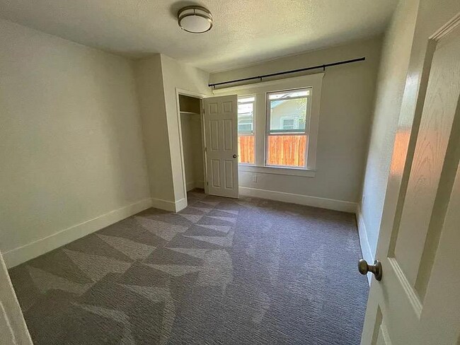 Foto del edificio - 1475 N College Ave