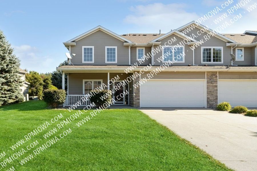 Primary Photo - CORNER UNIT!! 2 Bedroom, 2.5 Bathroom Town...