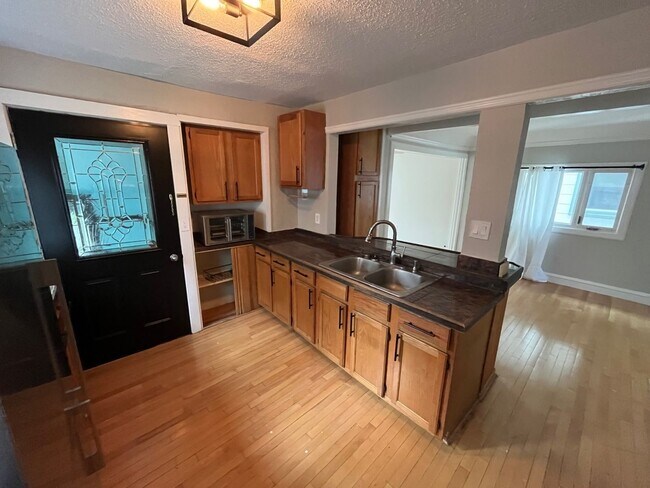 Foto del edificio - 3215 N Bartlett Ave