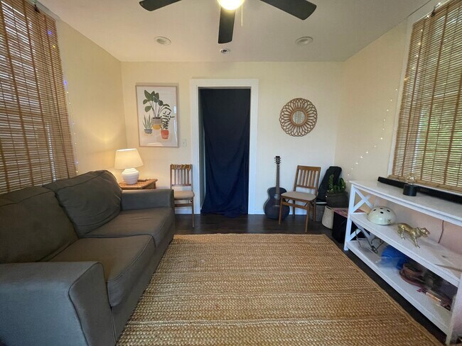 Foto del edificio - 2125 St Roch Ave