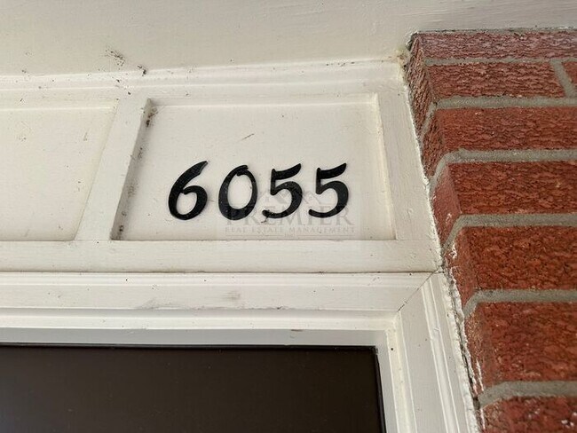 Foto del edificio - 6055 Barton Ave