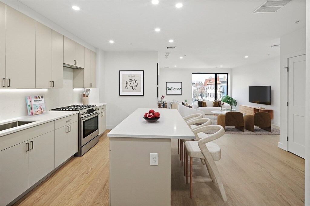 Foto principal - 256 Dorchester St