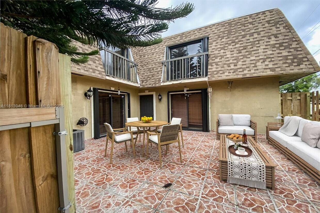 Foto principal - 6535 W 24th Ct