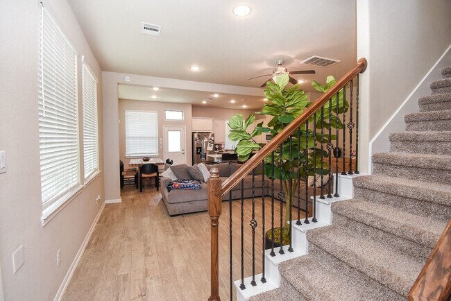 Foto del edificio - 8726 Laurel Crest Dr