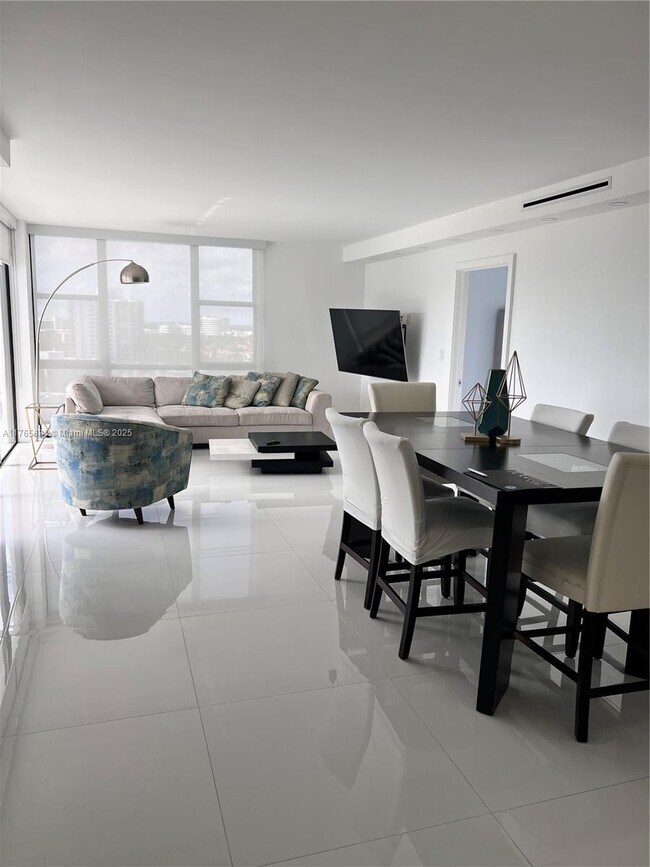 Foto del edificio - 3625 N Country Club Dr