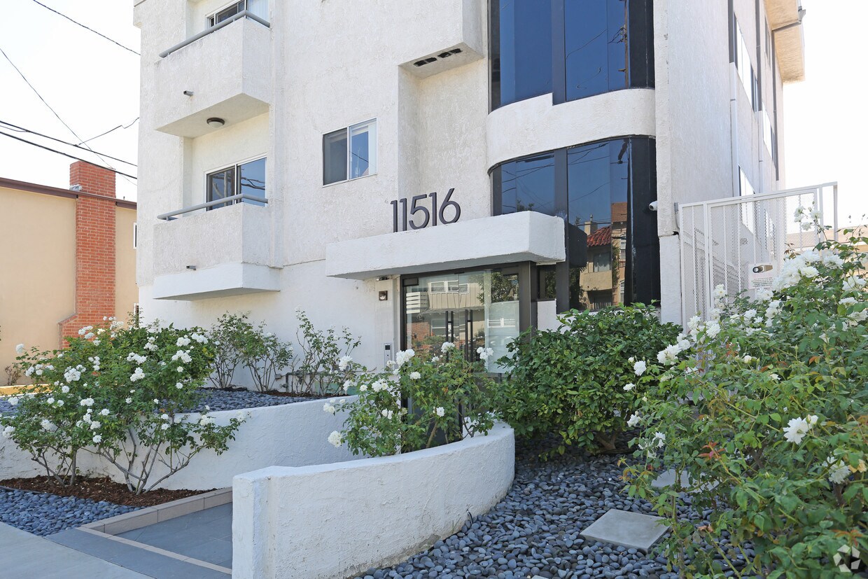 Foto del edificio - 11516 Ohio Ave