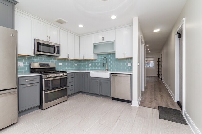 Foto del edificio - 6882 W Touhy Ave