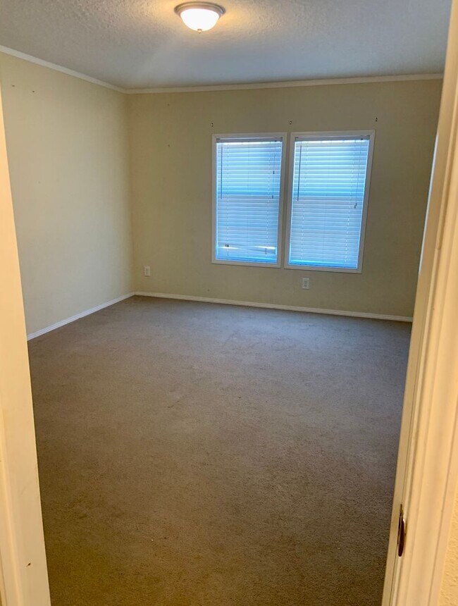 Foto del edificio - 4 bed/2 bath mobile home