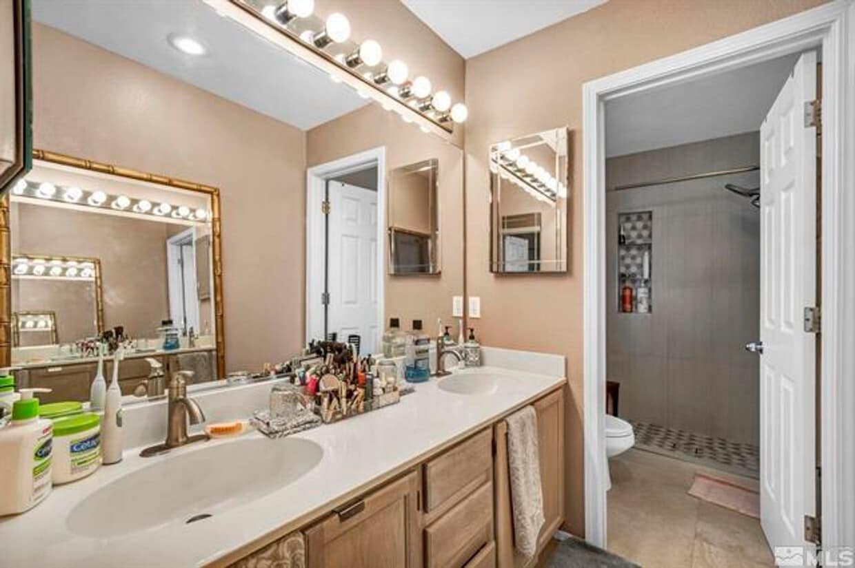 Building Photo - 3 bedroom 2 1/2 bath home near Mira Loma P...