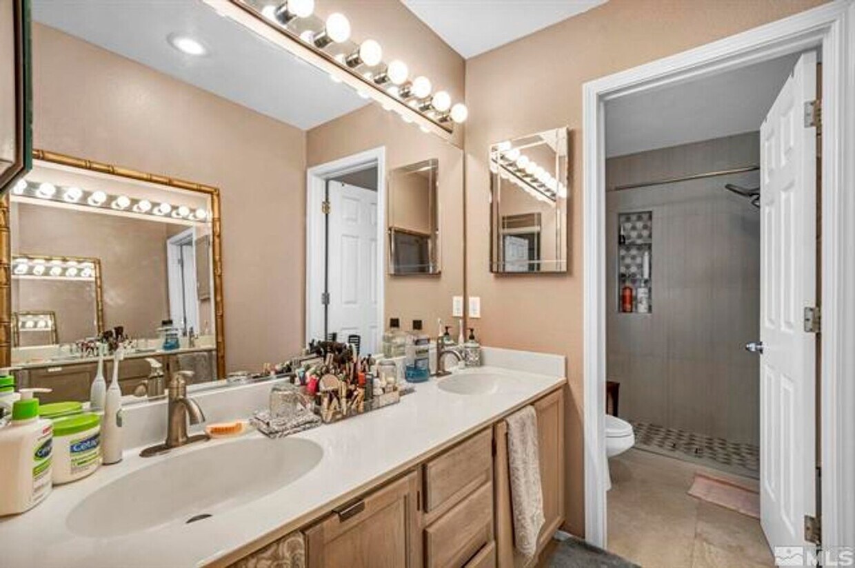 Foto del edificio - 3 bedroom 2 1/2 bath home near Mira Loma P...