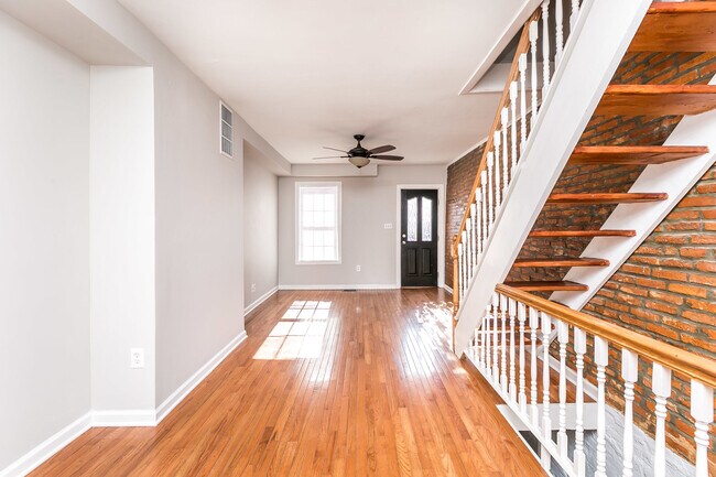 Building Photo - 118 E Randall St