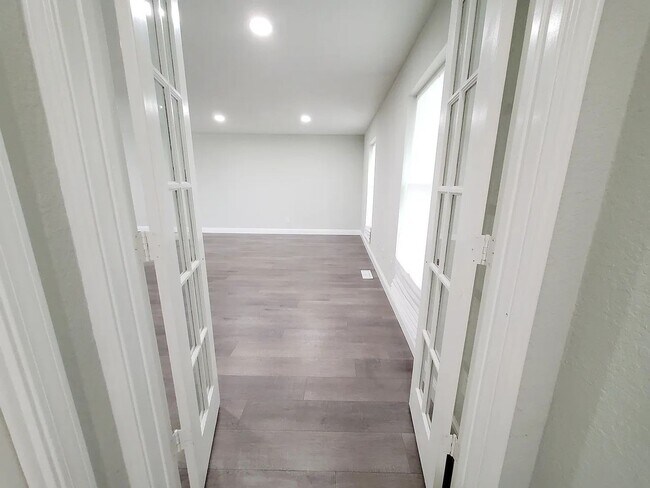 Foto del edificio - Spacious 2 Story Home With Lincoln Schools