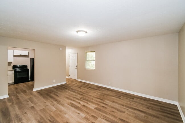 Building Photo - 7258 Greenway Dr