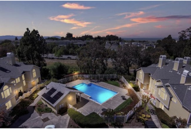 Building Photo - 807 Devonwood