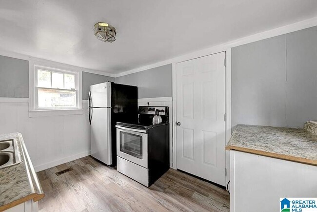 Building Photo - 1729 Lincoln Ave SW