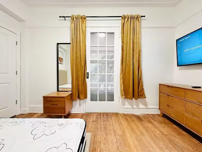 Foto del edificio - Furnished room/NOT APARTMENT
