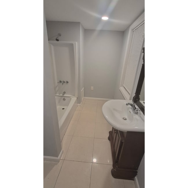 Building Photo - 627 S Pulaski St