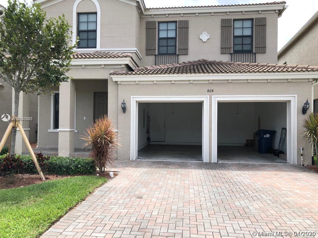 Foto principal - 604 NE 191st St