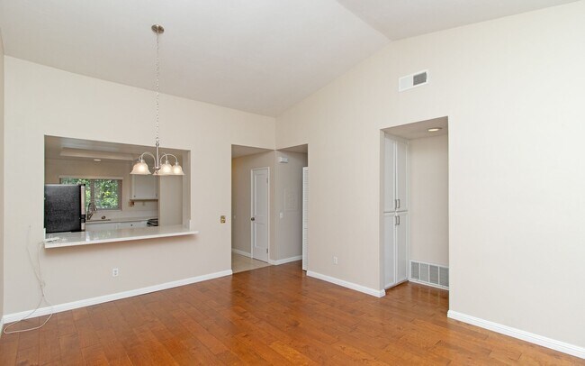 Foto del edificio - Beautiful 2 Bedroom Carlsbad Condo!