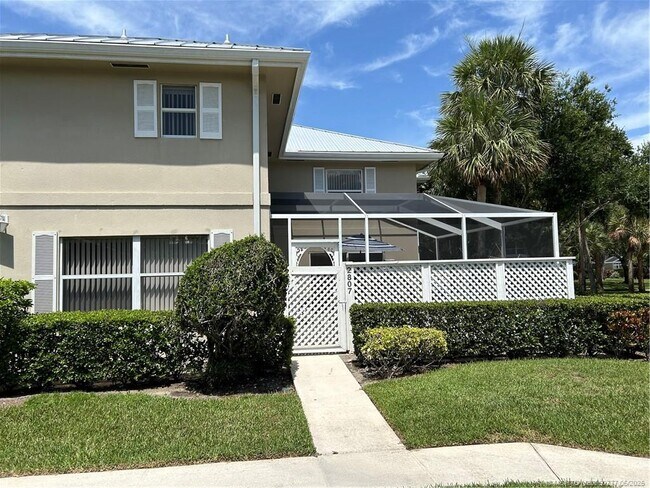 Building Photo - 2807 SW Lakemont Pl