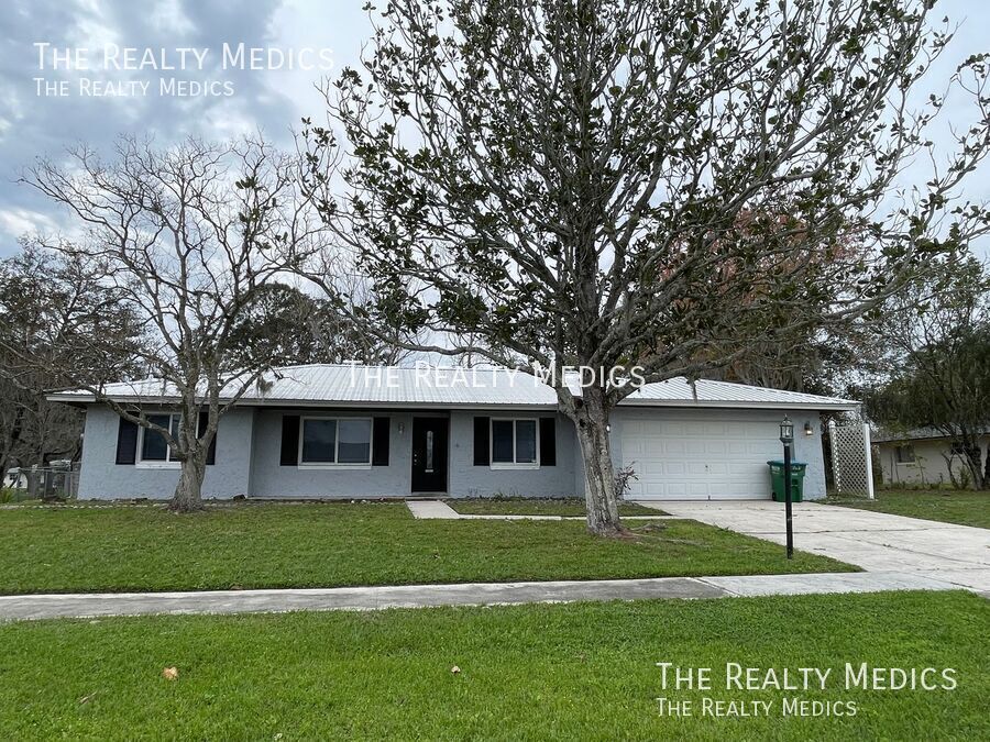 Primary Photo - Available March 10th!! Cozy 3 Bedroom and ...