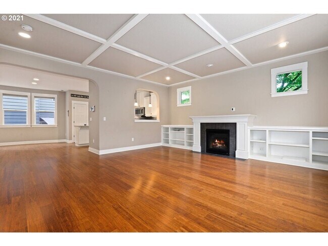 Foto del edificio - Gorgeous Craftsman-Style 4 Bedroom Home Lo...