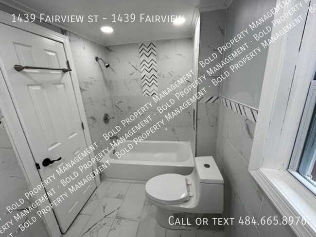 Photo - 1439 Fairview St Apartment