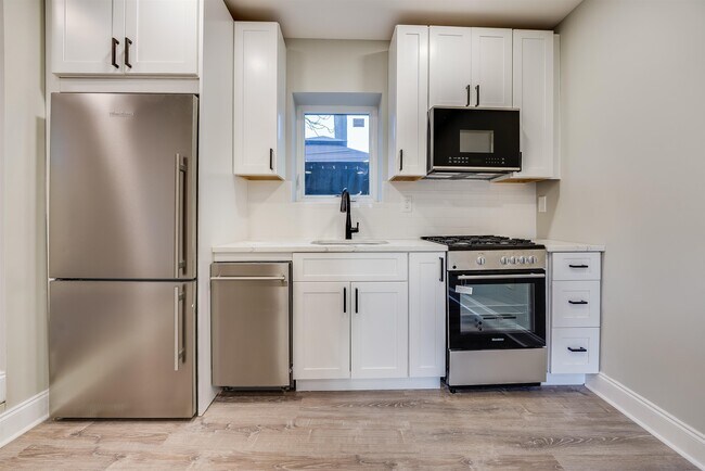 Foto del edificio - 172 Mallory Ave