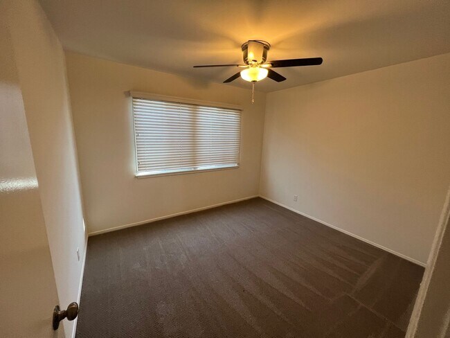 Foto del edificio - 3 Bed 2 Bath Home!