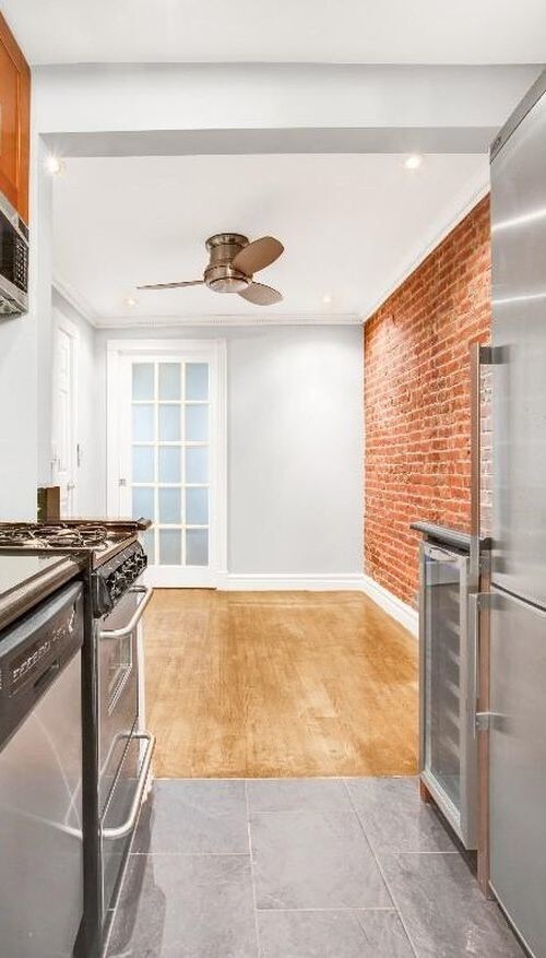 Building Photo - 347 W 53rd St