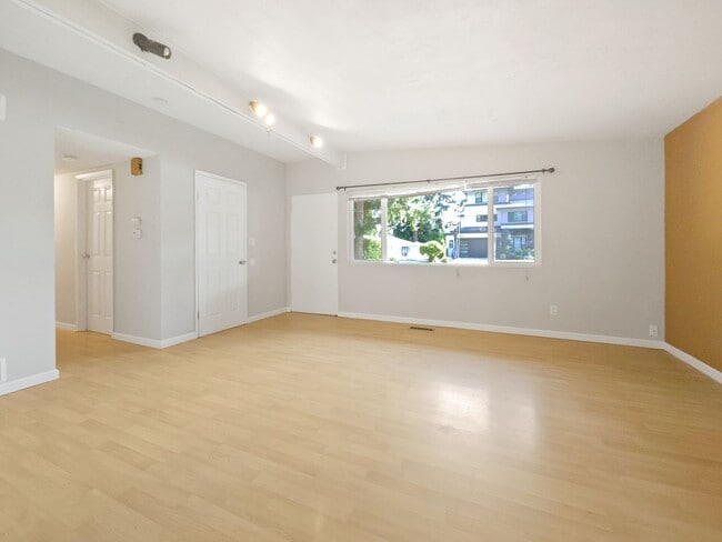 Foto del edificio - Bright Rambler in Prime Location