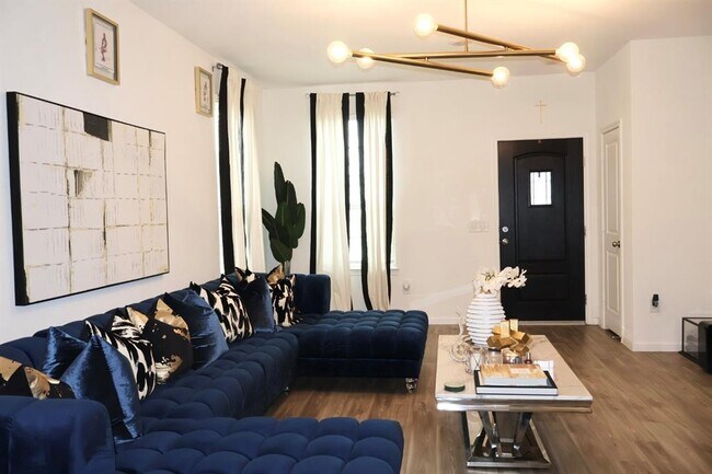 Foto del edificio - 1300 Coco Ray Ln