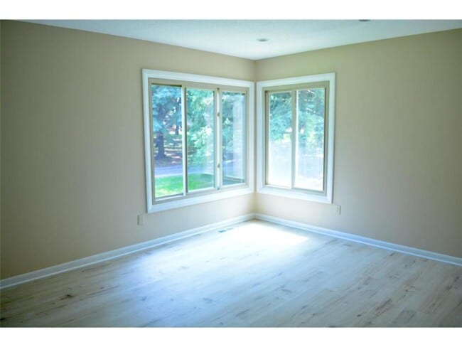 Building Photo - 335 Elan Ct