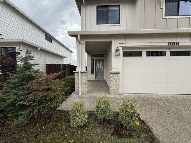 Building Photo - 12425 SW Silvertip St