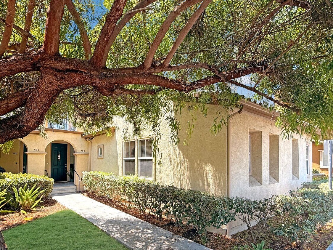 Foto principal - Charming 2BR/2BA Home with Attached Garage...