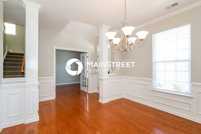 Foto del edificio - 5 Bedroom Pet-Friendly Home in CHARLOTTE, NC with Main Street Renewal