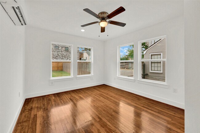 Foto del edificio - 6620 Lawndale St