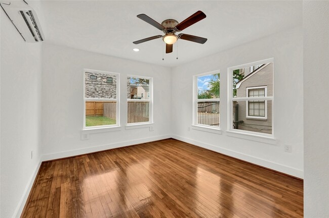 Building Photo - 6620 Lawndale St