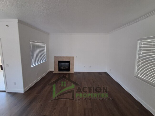 Foto del edificio - 10001 Woodcreek Oaks Blvd