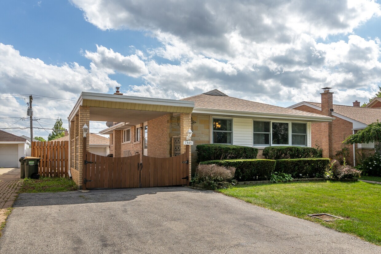 Primary Photo - 7349 W Lill St