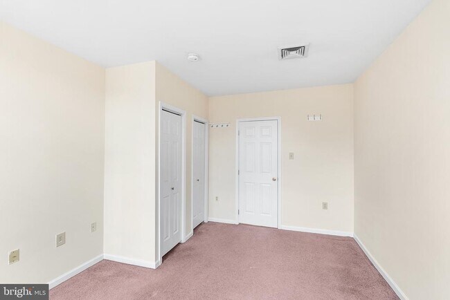 Foto del edificio - 321-23 N Front St