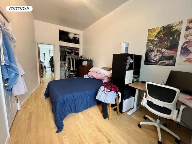 Building Photo - 369 Columbia St