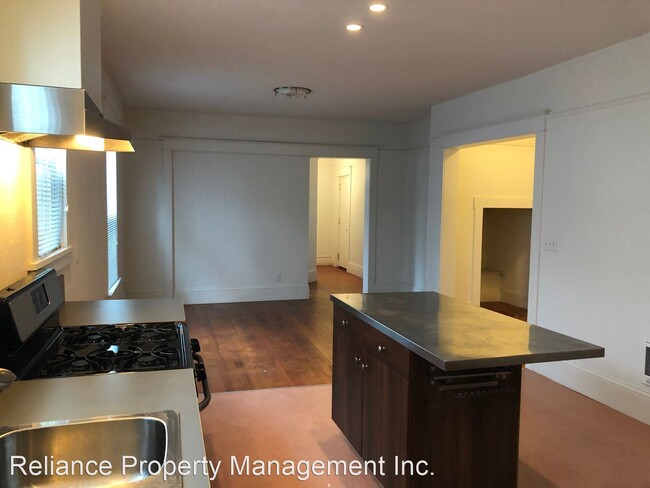 Building Photo - 443 NE San Rafael St