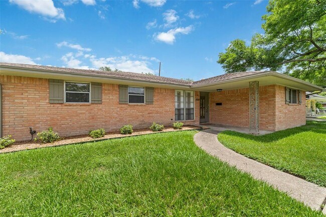 Building Photo - 4118 Donna Lynn Dr