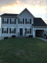 Building Photo - 450 Chelsea Loop