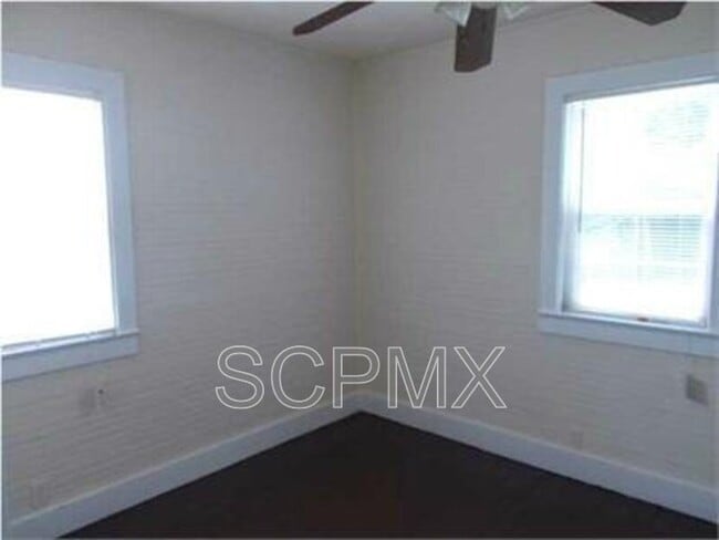 Building Photo - 1920 Calvert St