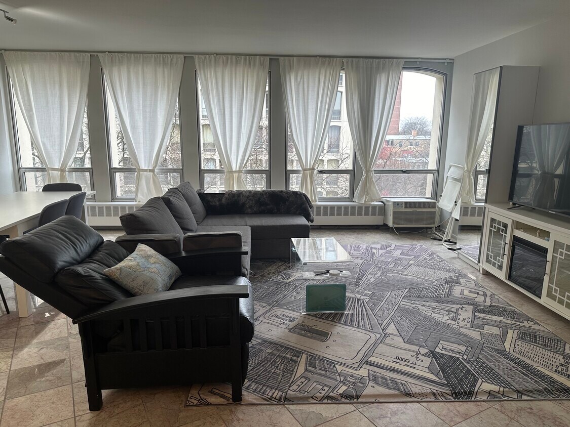 Primary Photo - 1401 E 55th St