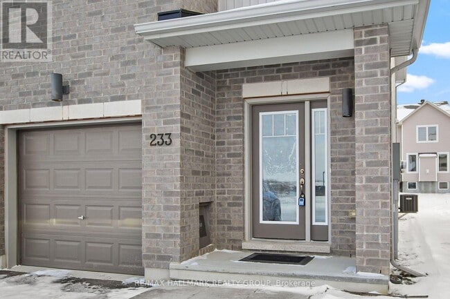 Building Photo - 233 Pingwi Pl